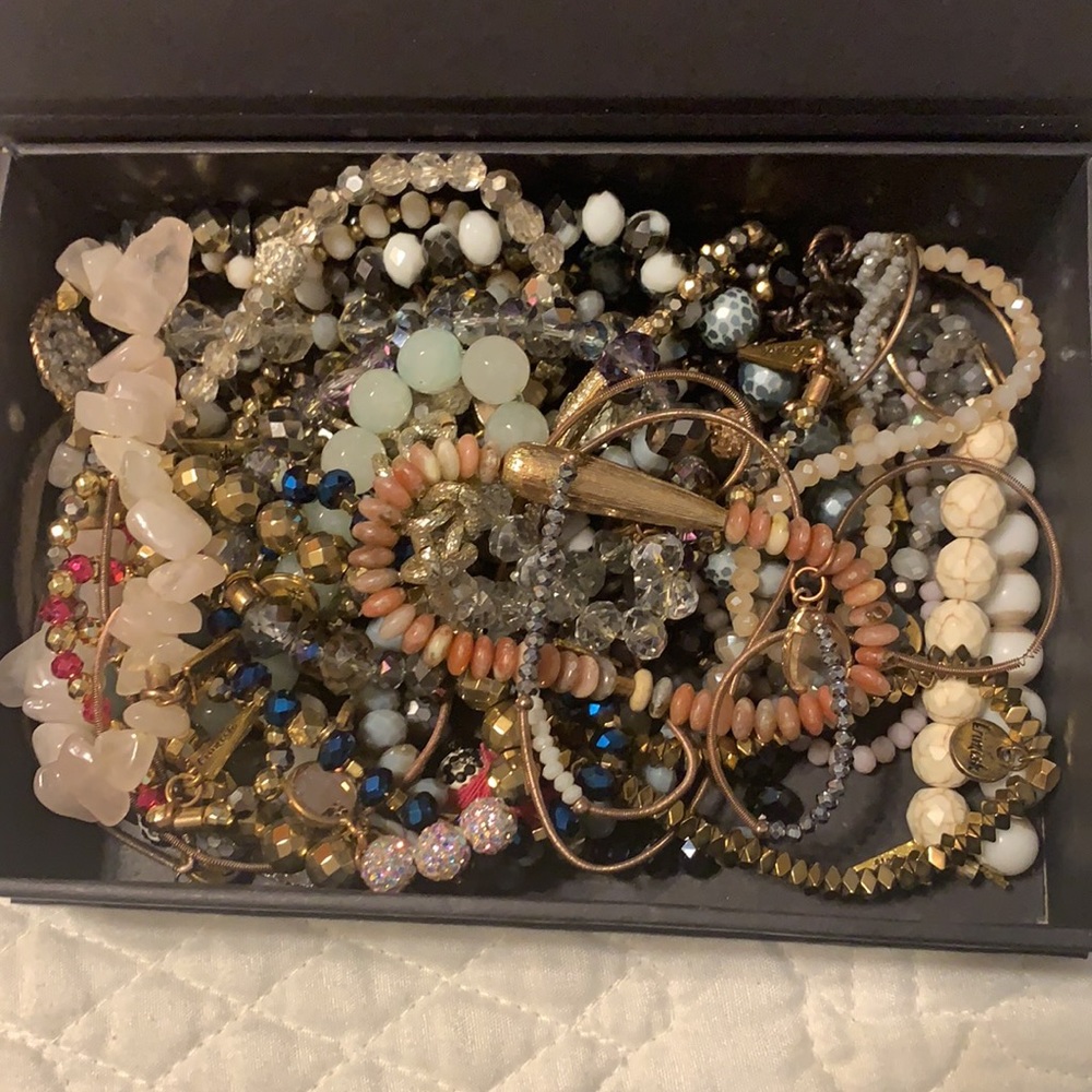 Box full off bracelets - Picture 3 of 3